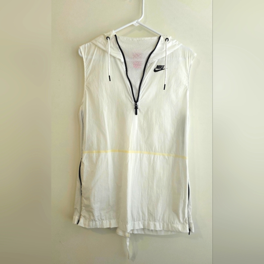 Nike Women’s Sportswear Tech Hypermesh Sleeveless Vest